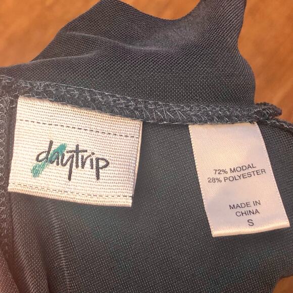 Daytrip Dark Gray Open Back Mock Neck Long Sleeve Blouse Top Size Small - Picture 11 of 11